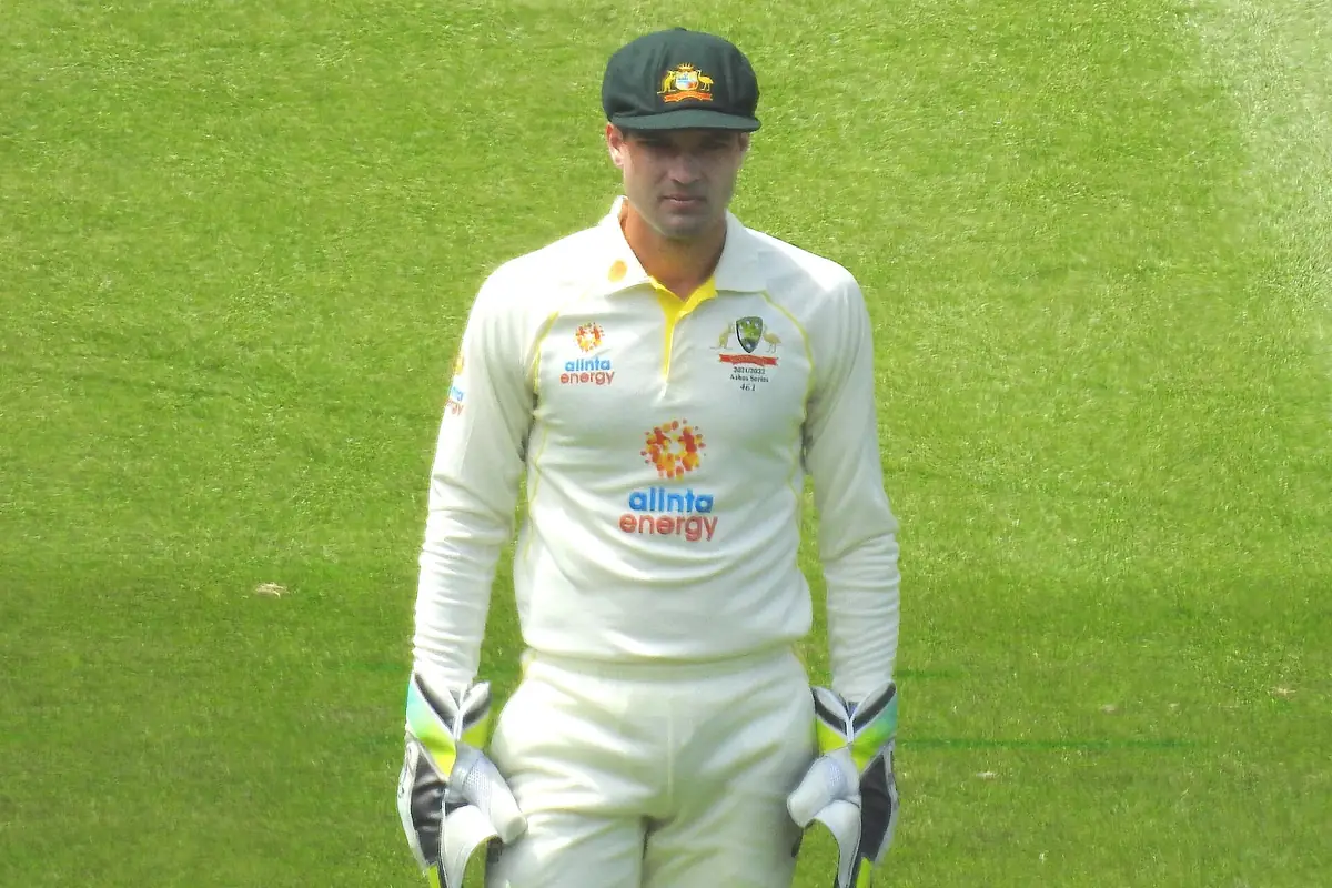 Alex Carey keeping wicket for Australia