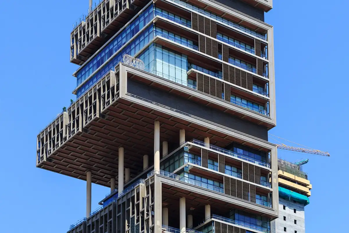 Antilia, the Ambani family residence in Mumbai (photo: Wikimedia Commons)