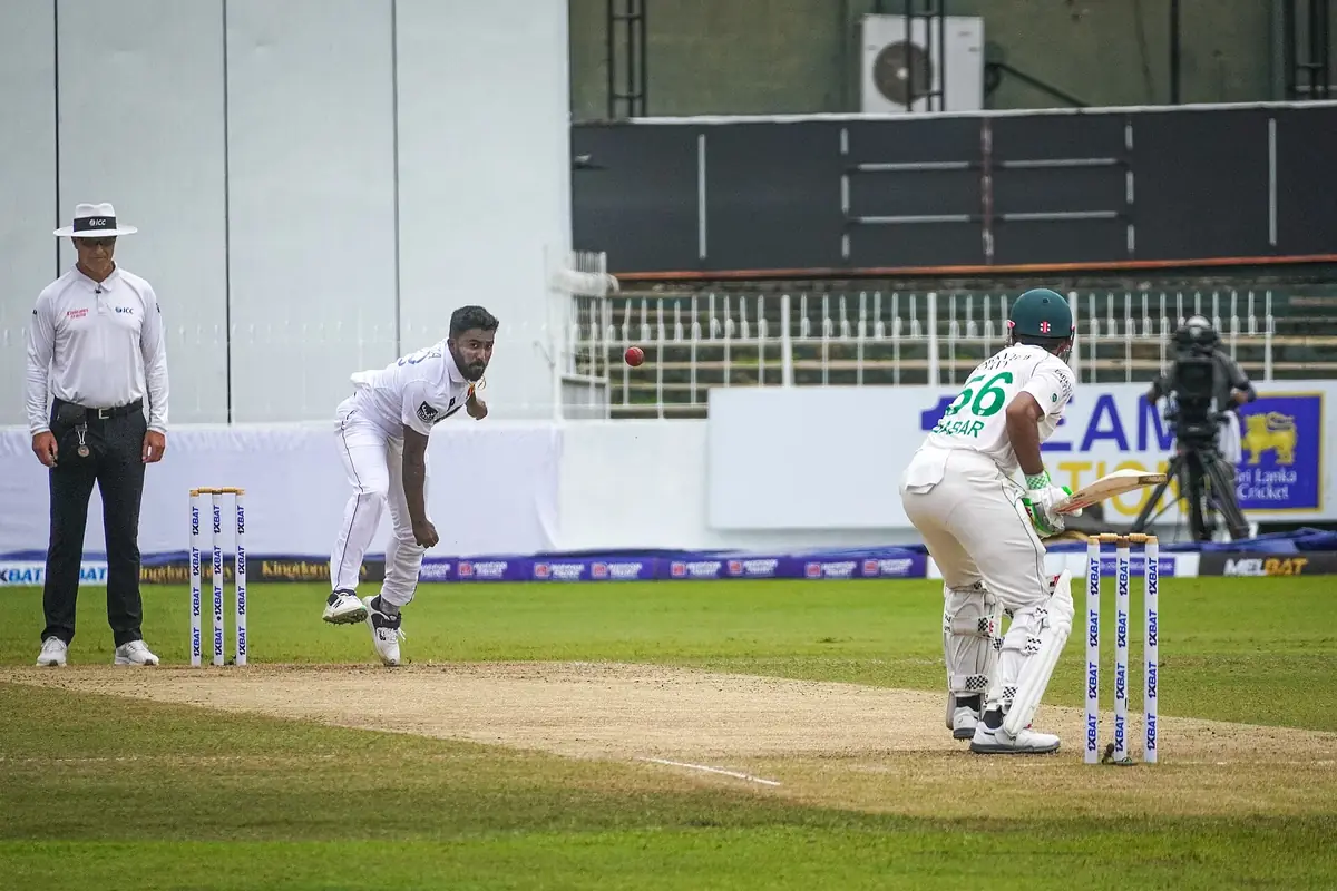 بابر اعظم بیٹنگ کرتے ہوئے