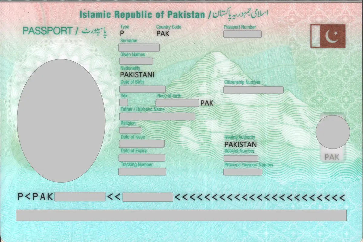 A Pakistani passport data page (photo: Wikimedia Commons)