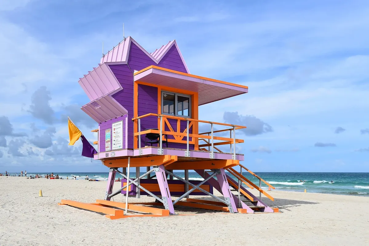 A lifeguard stand on Miami Beach (photo: Wikimedia Commons)