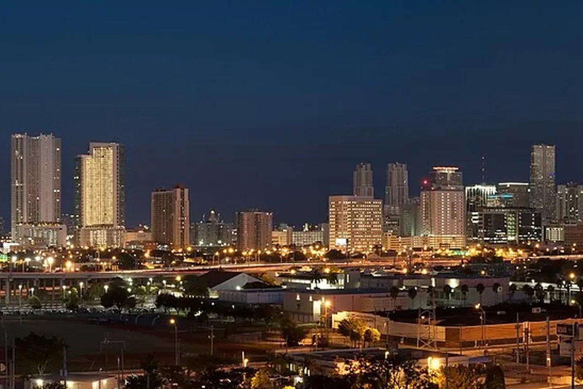 The Miami skyline at night (photo: Wikimedia Commons)