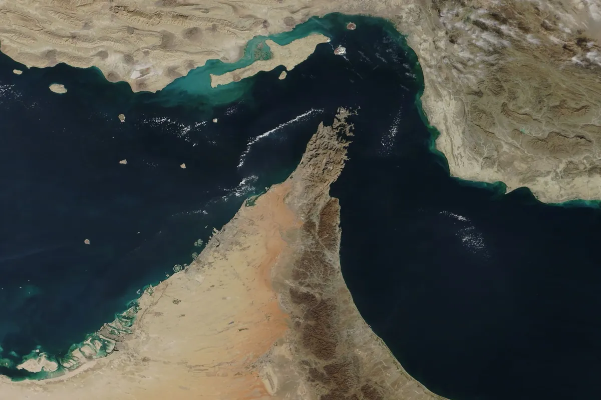 آبنائے ہرمز اور عمان کے مسندم جزیرہ نما کا سیٹلائٹ منظر