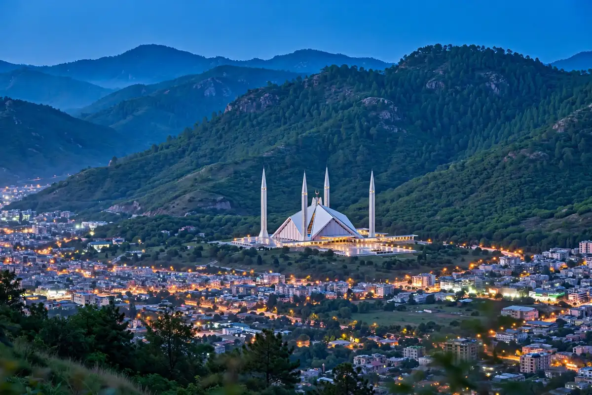 Faisal Mosque in Islamabad against the Margalla Hills at dusk