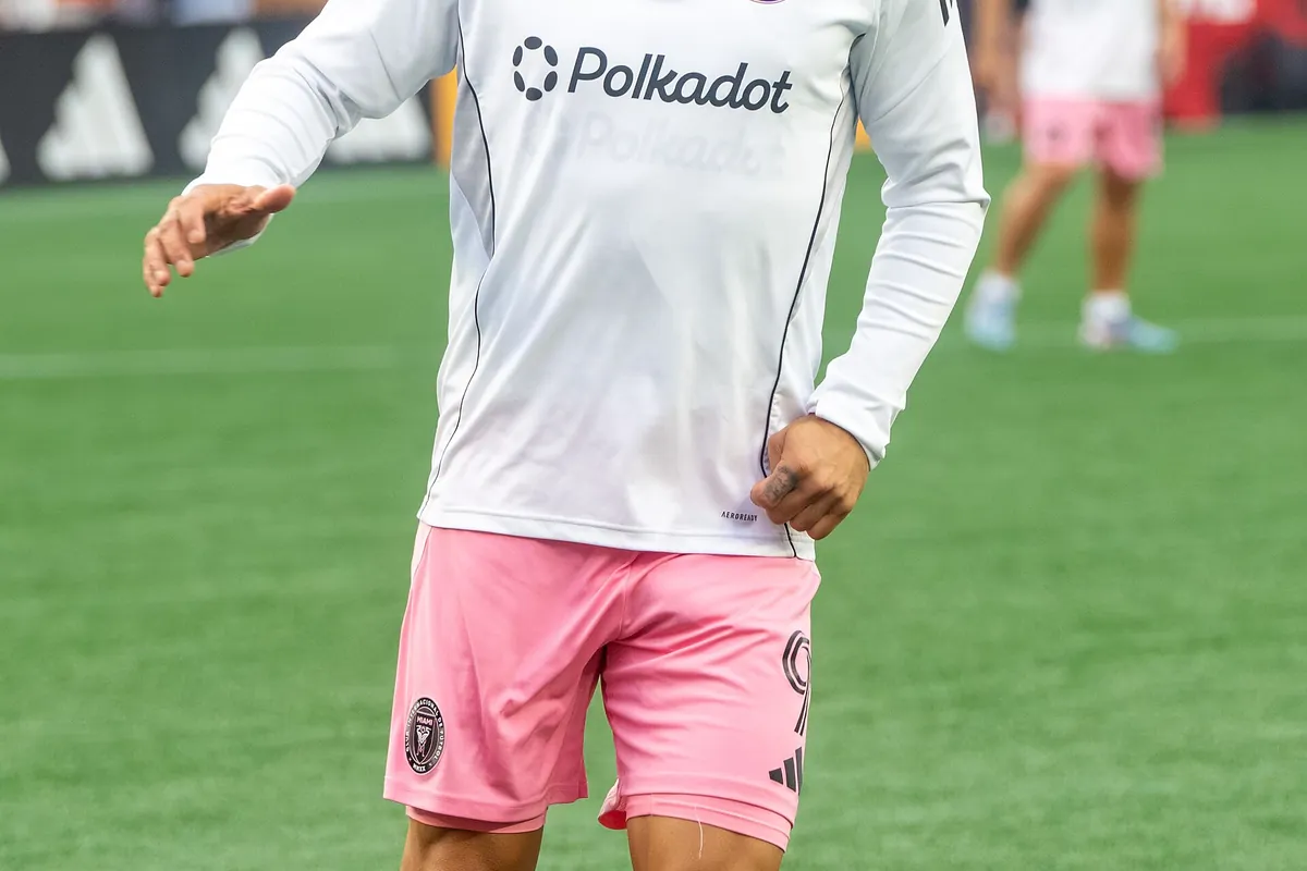 Luis Suárez in Inter Miami training kit on the pitch