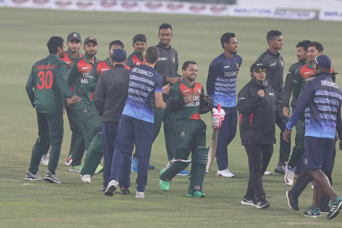 Bangladesh players celebrating a wicket in Mirpur