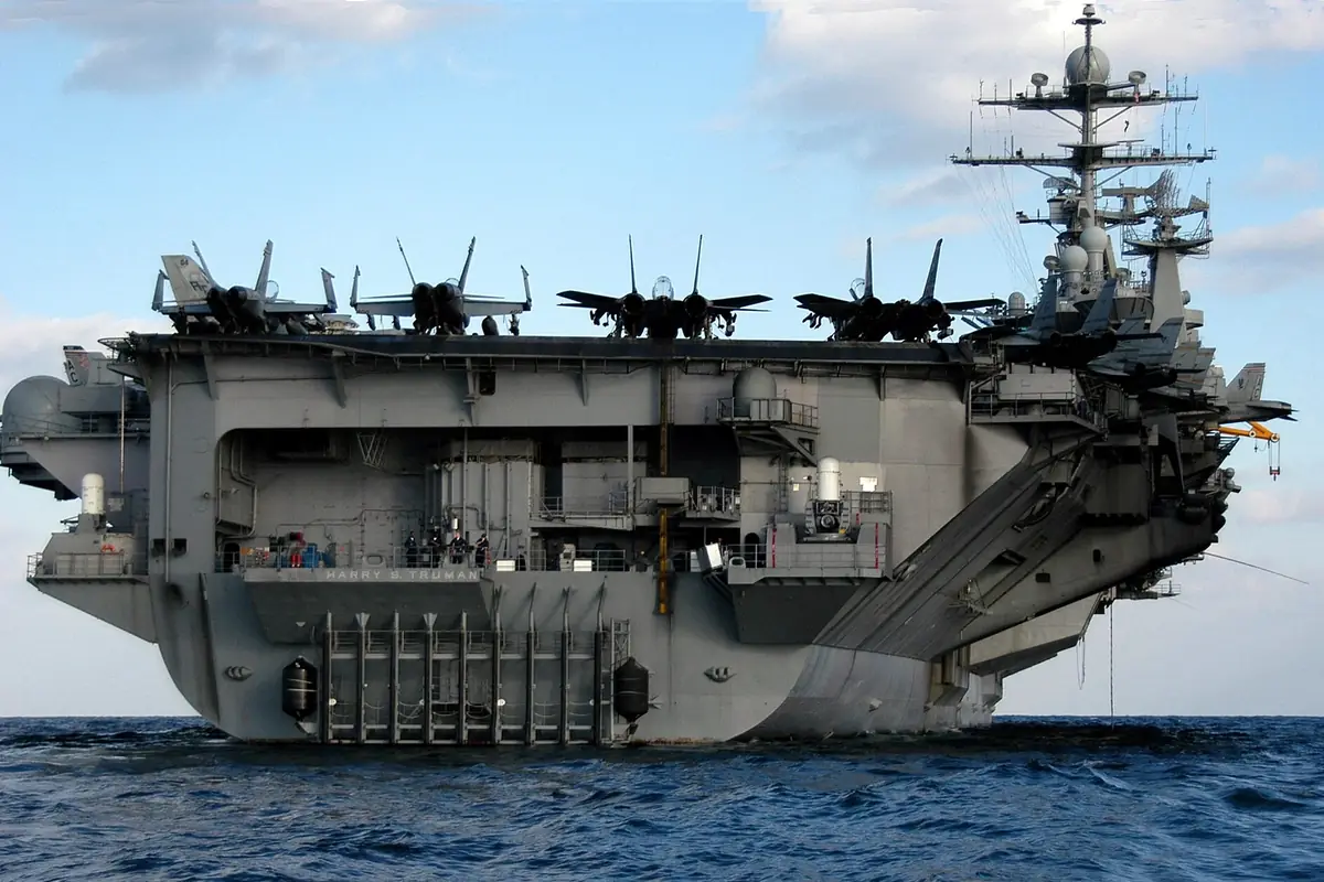 The aircraft carrier USS Harry S. Truman underway in the Persian Gulf (US Navy photo)