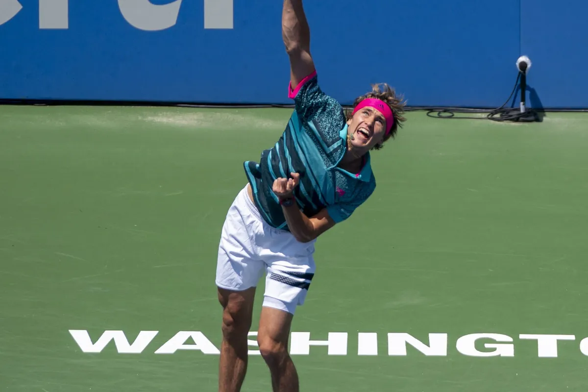 Alexander Zverev serving